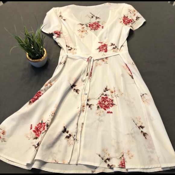 White Floral Dress - Picture 2 of 4